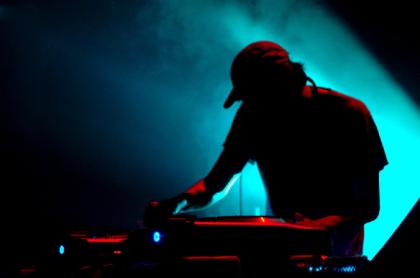 DJ ThomKa - Musik und Lightshow für deine Feier - Hochzeits DJ