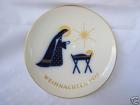KPM Weinachtsteller 1977 Maria das Kind in der Krippe anbetend Antiquitäten